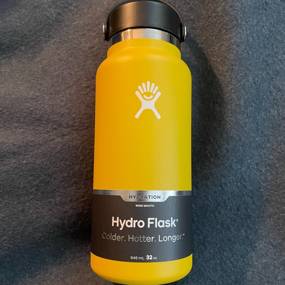 Hyrdro Flask — sunshine yellow NEW